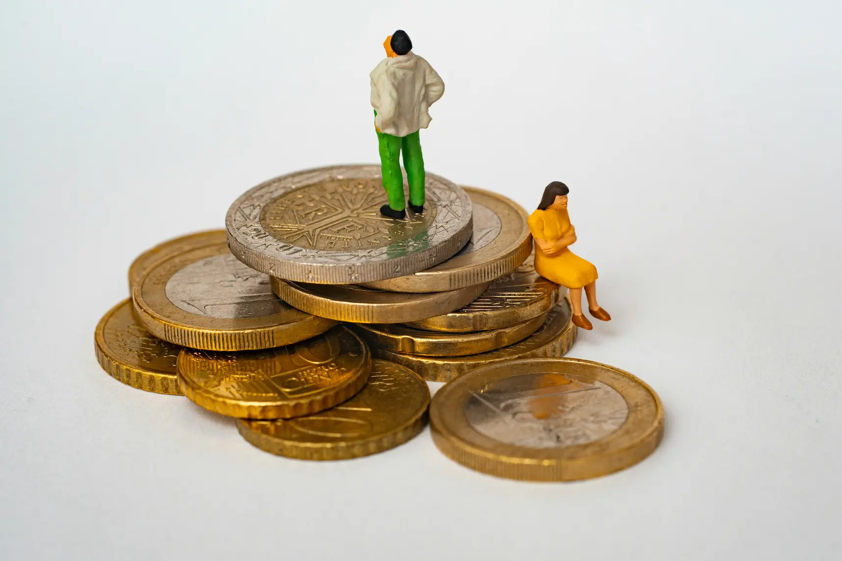figuren auf geld symbolbild Kapitallebensversicherung