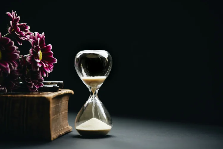sanduhr symbolbild sterbegeldversicherung sanduhr symbolbild sterbegeldversicherung